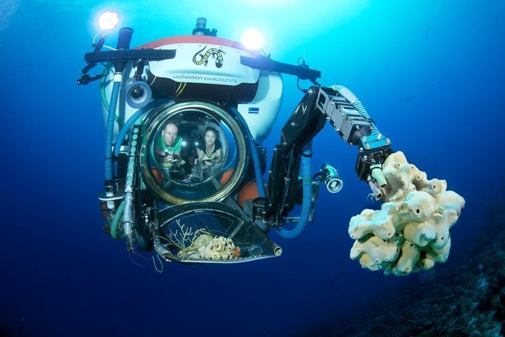 Sea Aquarium’s ‘Curasub’ exploring Bonaire’s deep reef (photo: Barry B. Brown)